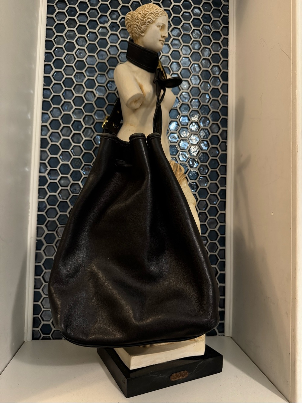 Vintage Coach Legacy Black Leather Buckle Drawstring Bucket Bag E1D-9165